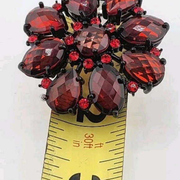JOAN RIVERS RADIANT "RED" CRYSTALS & FACETED LUCITE FLOWER BROOCH PIN NWOT-2" - Picture 11 of 13